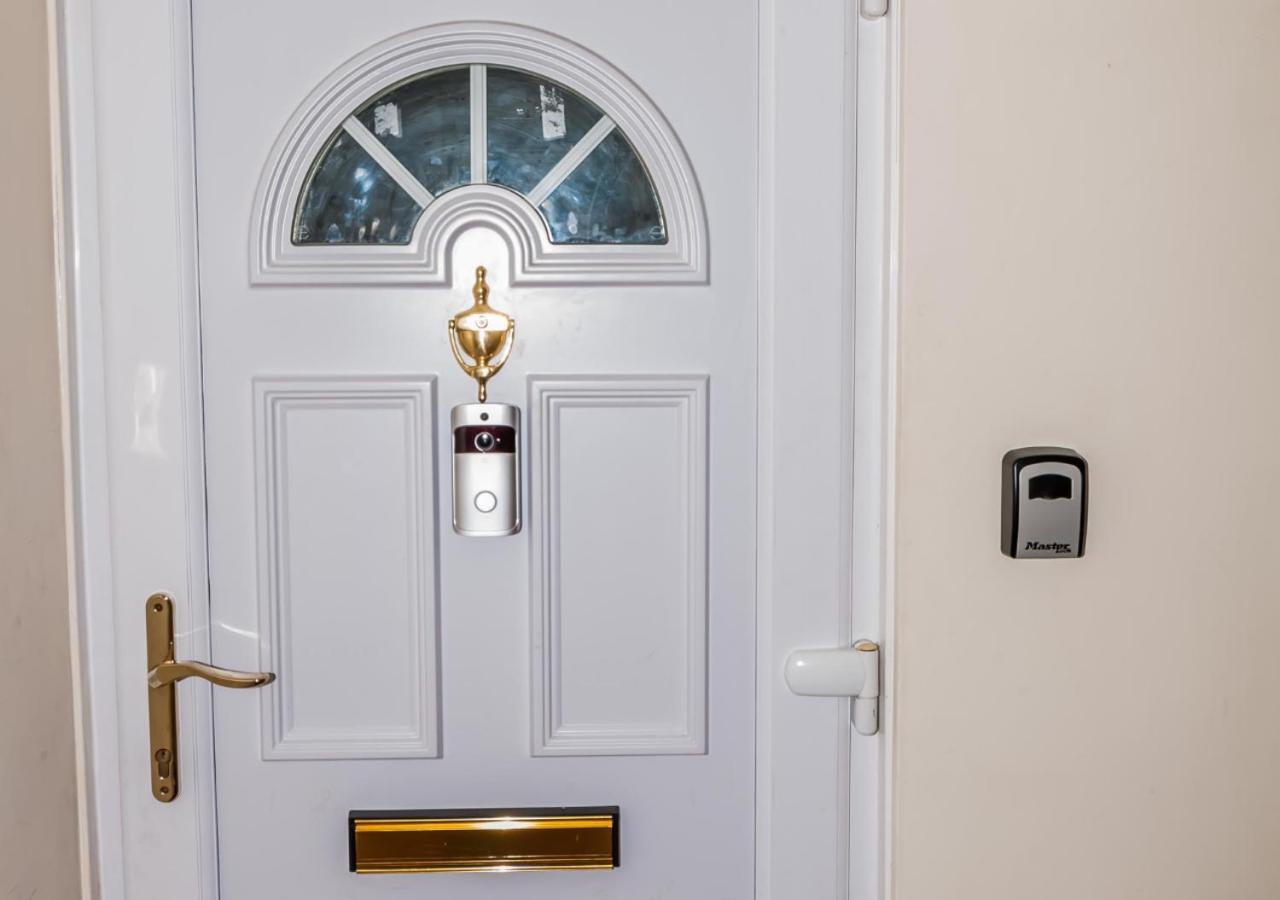 2 Bed Apartment-5 Guests - Business-Relocation-Parking - The Brighton Short Stay & Serviced Apartments Esterno foto